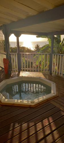 Le Frégate ,belle vue mer , 150M de la plage, SPA privé (Le Fregate ,belle vue mer , 150M de la plage, SPA prive) in Bouillante