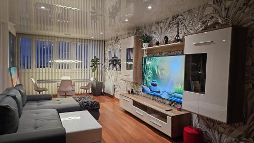 設施, Eiffel Tower and Paris View 63 m Entire Apartment in 塞納河畔埃皮奈