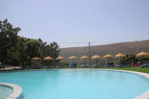 สภาพแวดล้อมโดยรอบ, Casas da Gruta - Bungalows in อัลคาเนนา