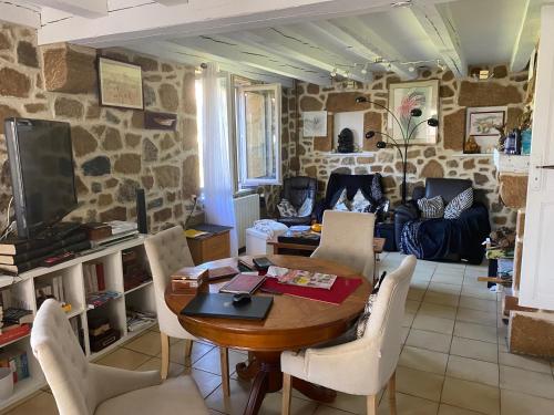 maison fleurie in แซ็ง-แฌร์แม็ง