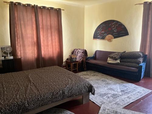 1 queen bed, 1 sofa bed