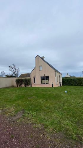 Maison grand confort à 100 m de la plage (Maison grand confort a 100 m de la plage) in Saint Martin De Varreville