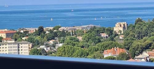 Incroyable Vue mer et Notre Dame - Location saisonnière - Marseille