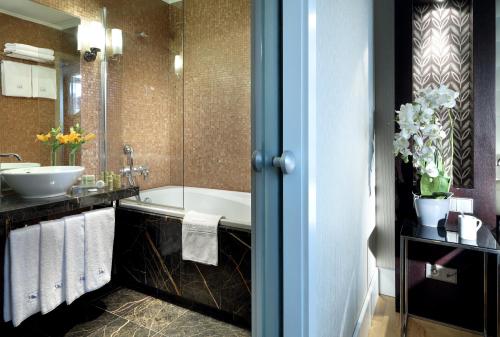 room detail thumbnail 2