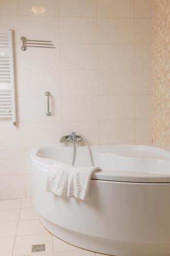 Badkamer, Hotel Kilikiya in Uzhgorod