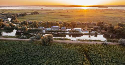 Accommodation in Comuna Crişan