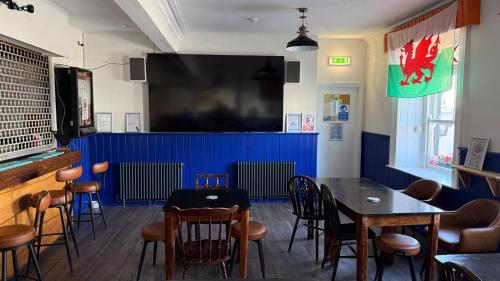 Community Owned Gwesty Owain Glyndwr Hotel in كوروين