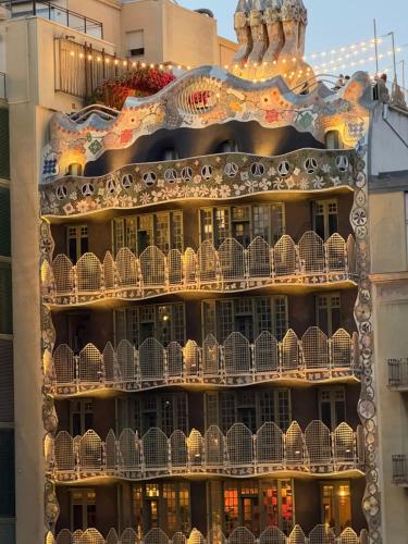 Top ten street in the world by Time Out Front View of Casa Batlló, Barcelona (foto 6)