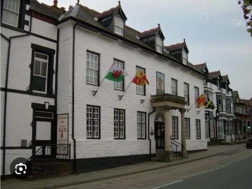 Community Owned Gwesty Owain Glyndwr Hotel in كوروين
