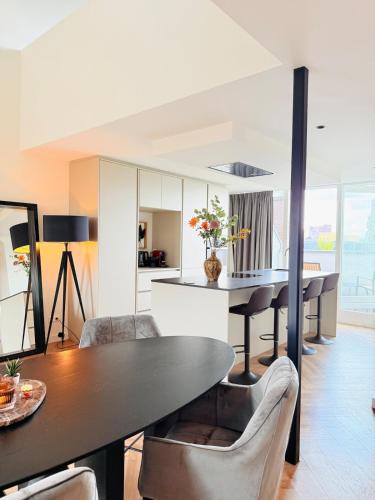 Cooth's Luxury Loft with City Views, Breda