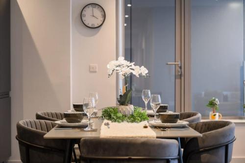 Modern Central Apartment by City SuperHost, Manchester (photo 9)
