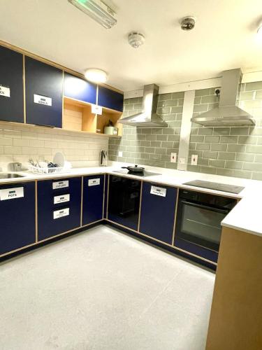 Kitchen, The Dawson Hostel - DUBLIN in Dublin
