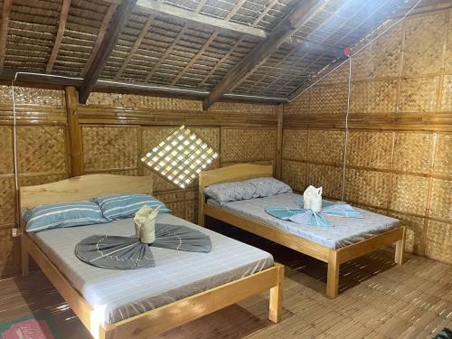 3 double beds