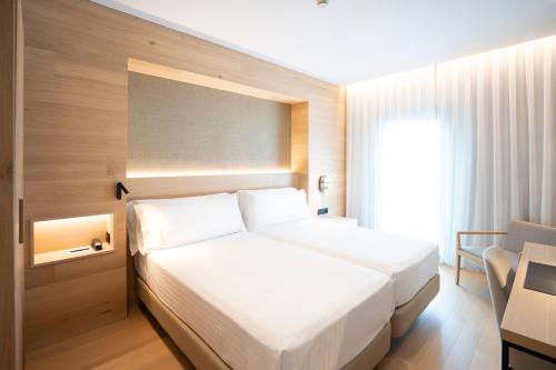 voodi, Hotel Zenit Bilbao near Museo Maritimo Ria De Bilbao