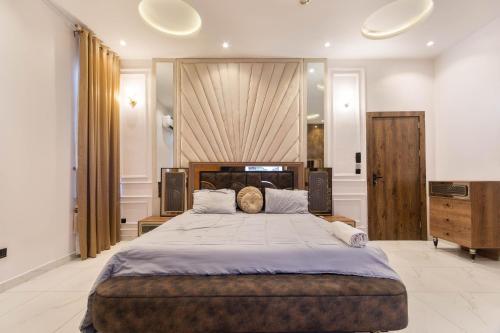 5 bedroom apartment at Lekki phase 2 Ologolo Lagos - image 4