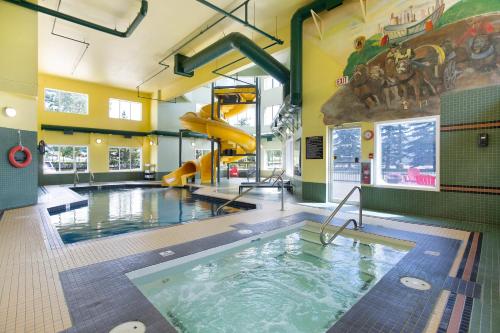 Super 8 by Wyndham Calgary Shawnessy Area, Calgary