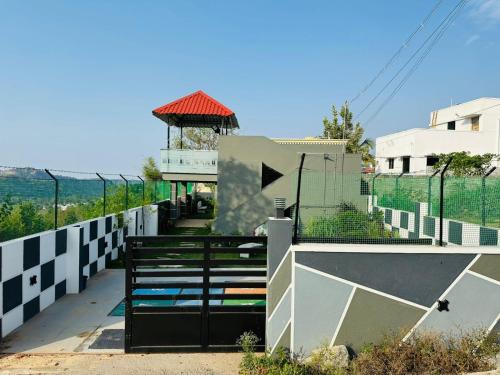 Vetrivel Mountain Resorts