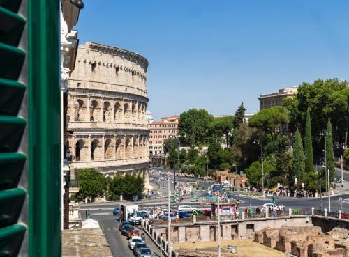 Alma at Colosseum Luxury Apartment with View