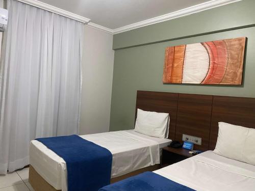 2 twin beds