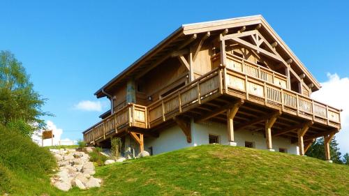 Chalet le Haut Meix, 12-14 personnes, vue lac, billard, sauna, accès facile aux pistes, en pleine nature, 3 sdb