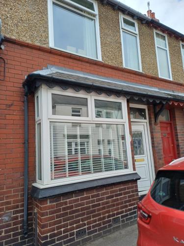Town centre terraced house in กริสโบโร่