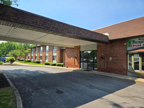 Fulton Hotel - Oswego Riverfront in Fulton (NY)