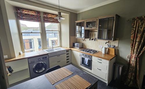 St Leonards Apartment, Sleeps 4, Cozy Apartment Overlooking Arthur's Seat