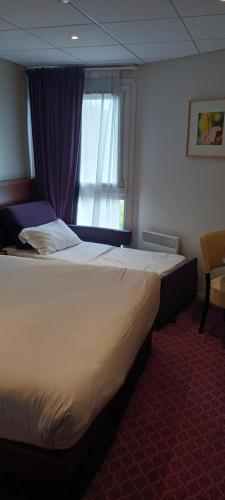 1 queen bed, 1 sofa bed