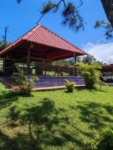 Cabañas Hiraphet (Cabanas Hiraphet) in 塞羅阿蘇爾