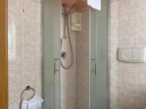 La Farfalla - image 12