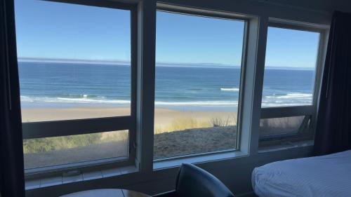 Seahorse Oceanfront Lodge 4