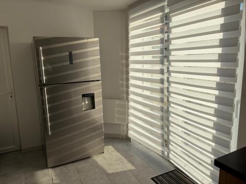 maison terrasse jardin in 聖皮埃爾布魯克