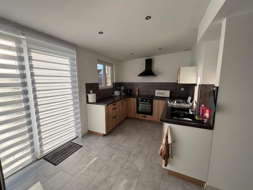 maison terrasse jardin in 聖皮埃爾布魯克