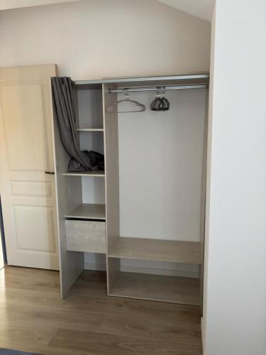 maison terrasse jardin in 聖皮埃爾布魯克