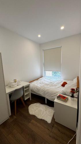 Putney Suite in Putney PS5 60