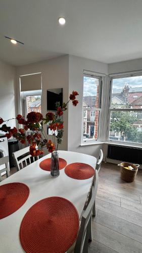 Putney Suite in Putney PS5 60