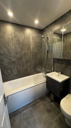 Putney Suite in Putney PS5 60