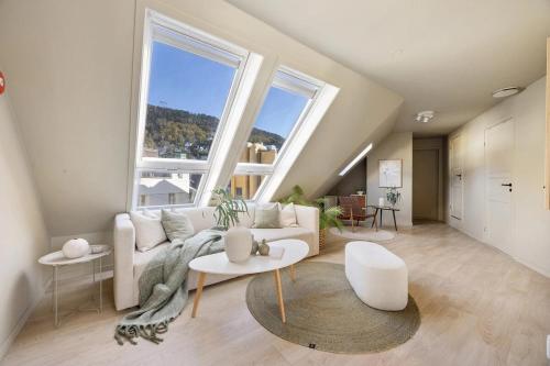 Top-Floor Gem with City Views