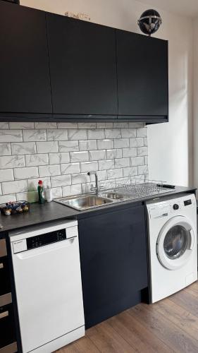 Putney Suite in Putney PS5 60
