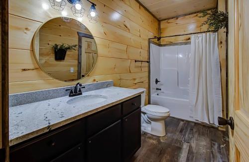 Come stay with us! Reduced Rates, Close To DW