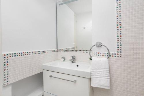FridaysFlats Beach Studio - image 2