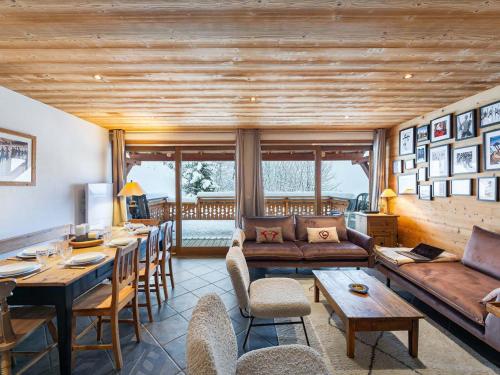 Duplex 3 chambres avec cheminée et terrasse plein sud, proche des pistes et commerces - FR-1-566-59 - Location saisonnière - Les Allues