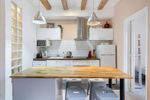 Sunny Retro Flat Balcony in Poble Sec, Barcelona (fotografie 5)