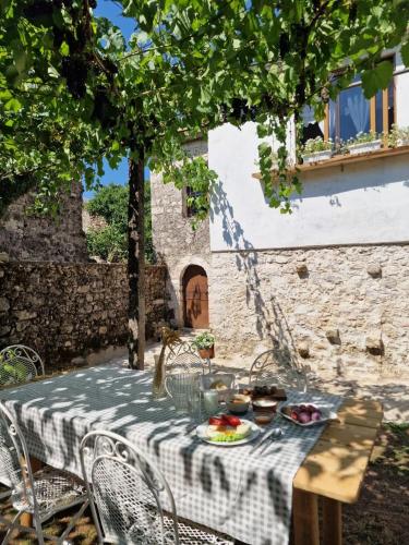 Ēdiens un dzērieni, Zhulat Ecovillage - Guesthouse in Fushëbardhë