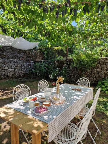 Ēdiens un dzērieni, Zhulat Ecovillage - Guesthouse in Fushëbardhë