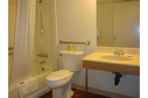 Travelers Inn Lake Havasu - image 9