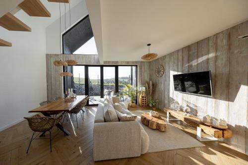 3 bedrooms, 5 beds
