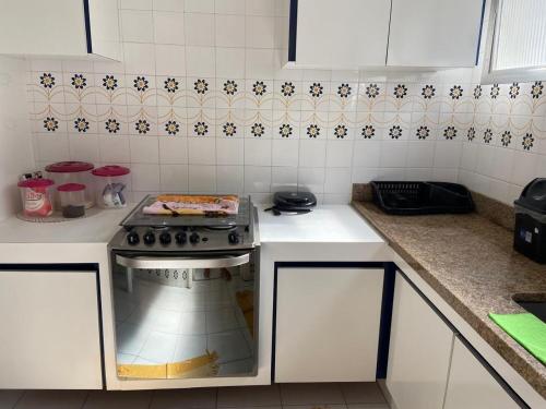Kitchen, Apartmento Pitangueiras Guaruja 3 quartos 3 banheiros quarteirao da praia near Shopping La Plage
