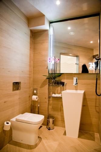 Standard Twin Room room in Hugo's Boutique Hotel - Adults Only