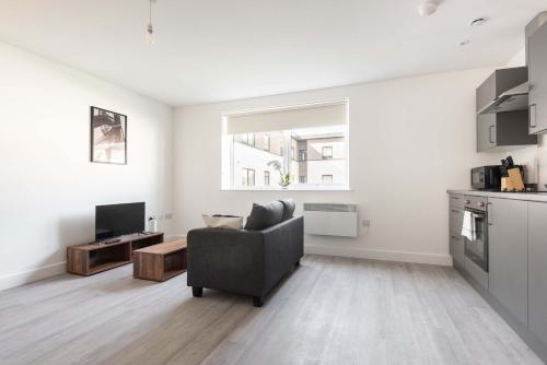 Smart 1 Bedroom Apartment in Bradford with Parking in 希普利